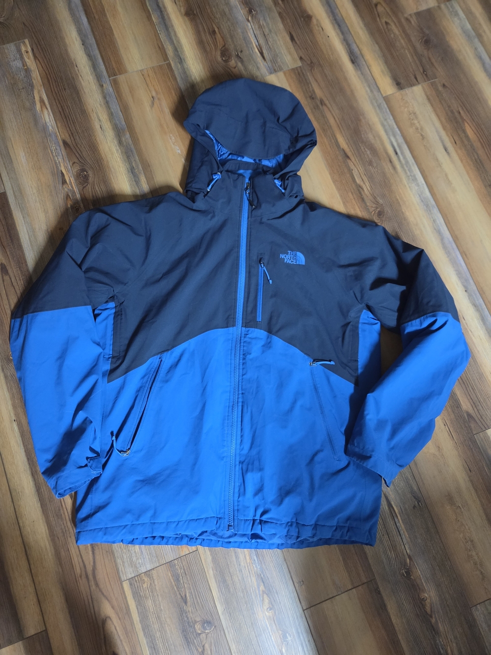 The North Face Men’s Blue & Black Hooded Puffer Hyvent Jacket, Size L